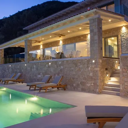 Ilaira Villa *