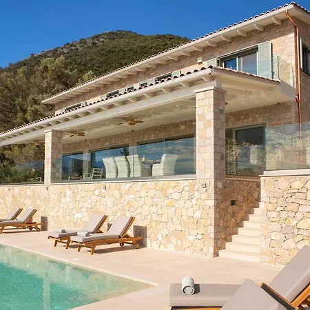 Ilaira Villa *