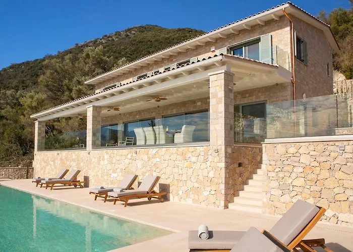Ilaira Villa *